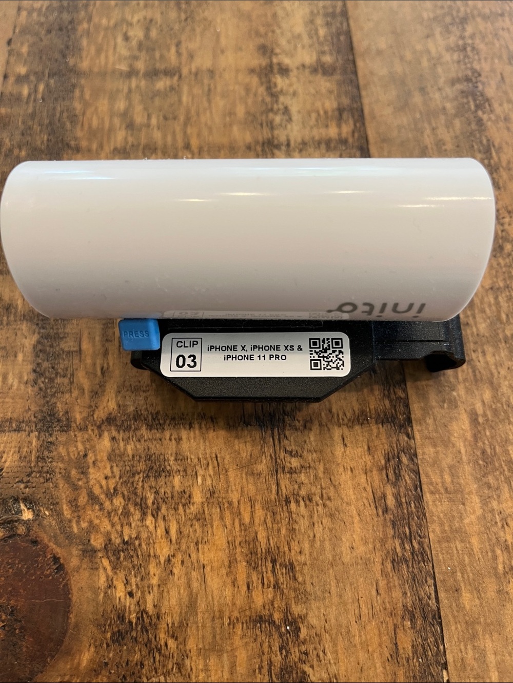Inito ~ Attachment Clip for iPhone X / XS / 11 Pro